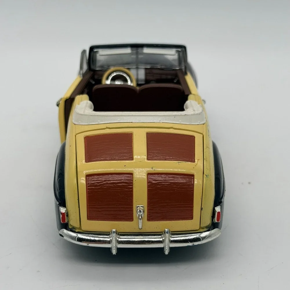 Arko 1946 Ford Sportsman Super Deluxe Convertible Diecast Toy Car 1:32 Scale
